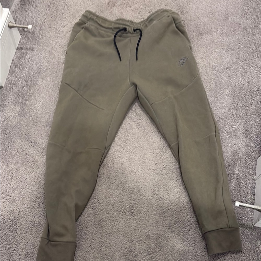 Nike Men's Olive Jogger Pants